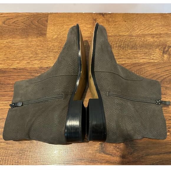 Vince Camuto Women’s Cici Gray Pebbled Leather Ankle Boots Size 9 Neutral Chic - Picture 6 of 12